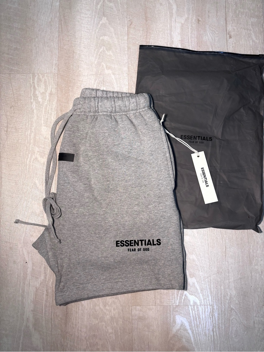 Essentials Dark oat shorts